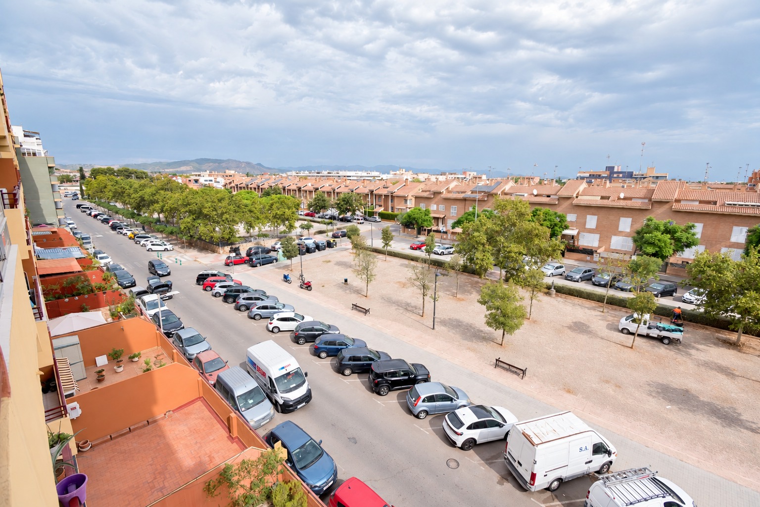 Entorno urbano con vistas despejadas