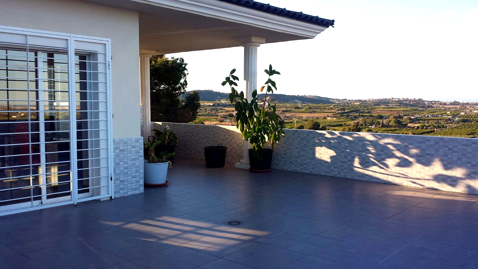 Terraza exterior con vistas despejadas