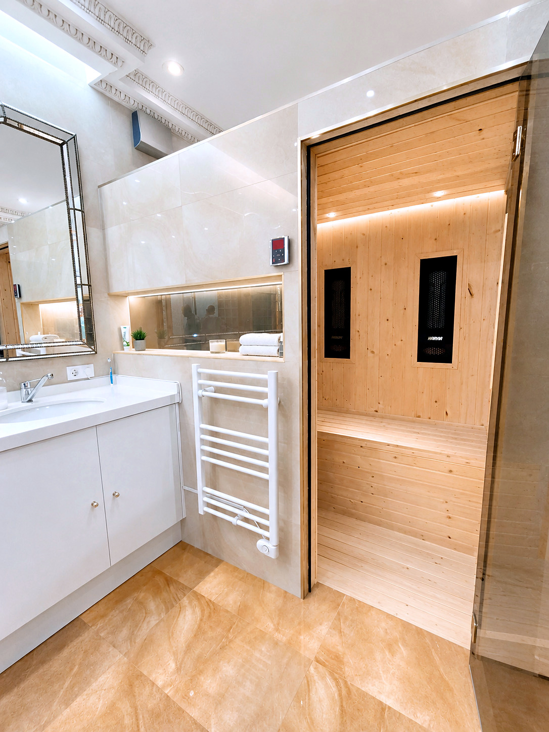 Baño en suite con sauna