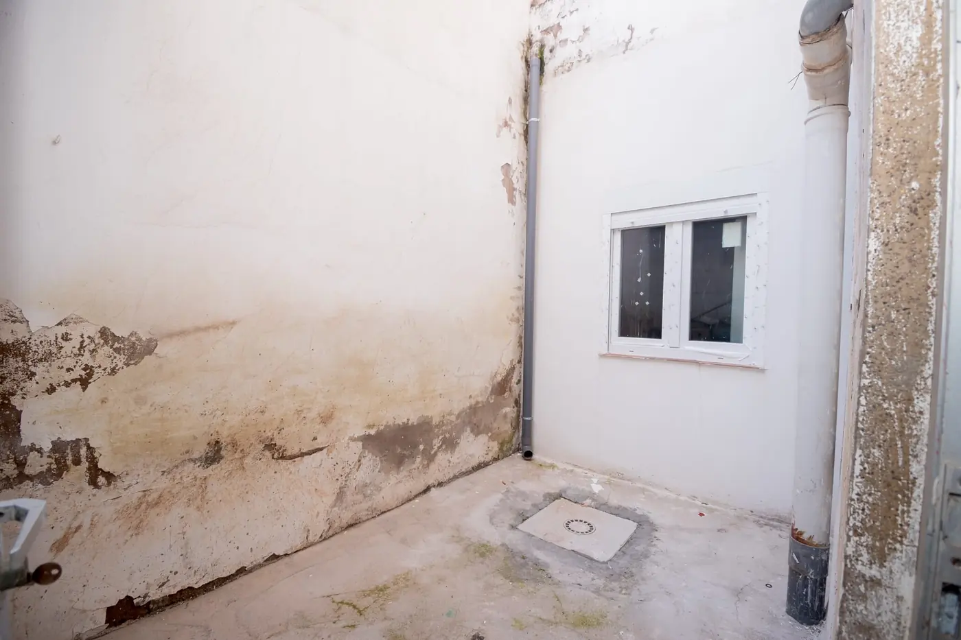 Patio interior de vivienda heredada en Sagunto