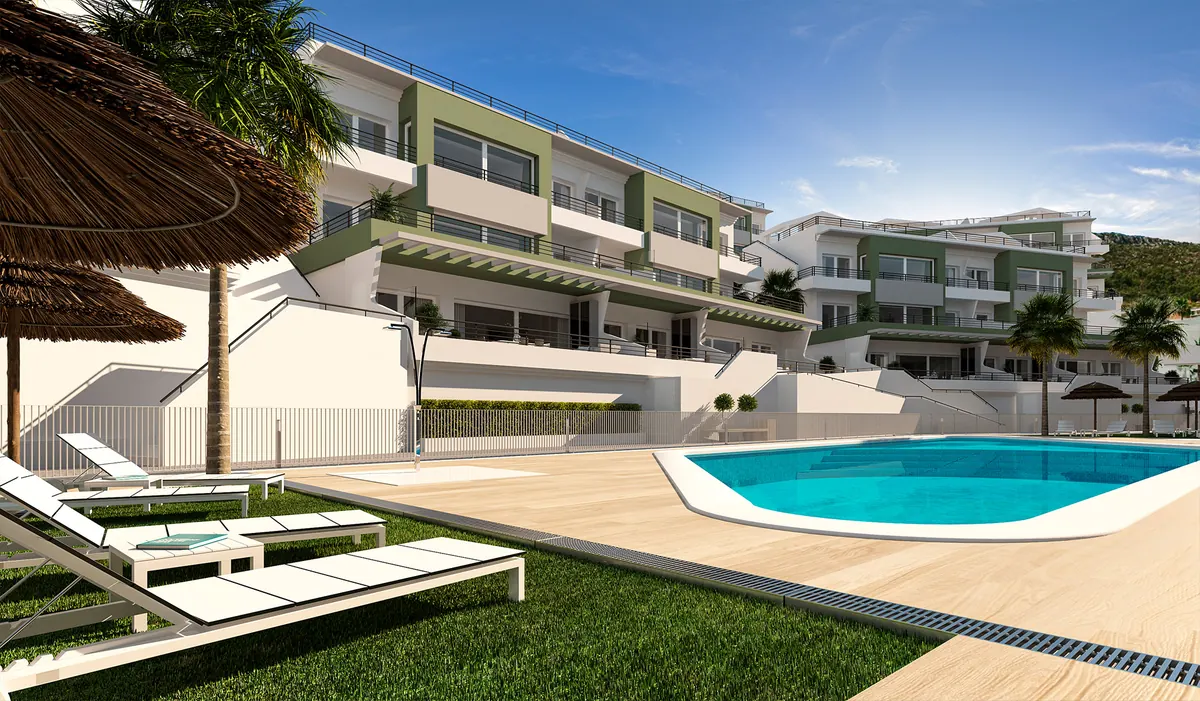 Zona de piscina rodeada de jardines en la promoción de Xeresa
