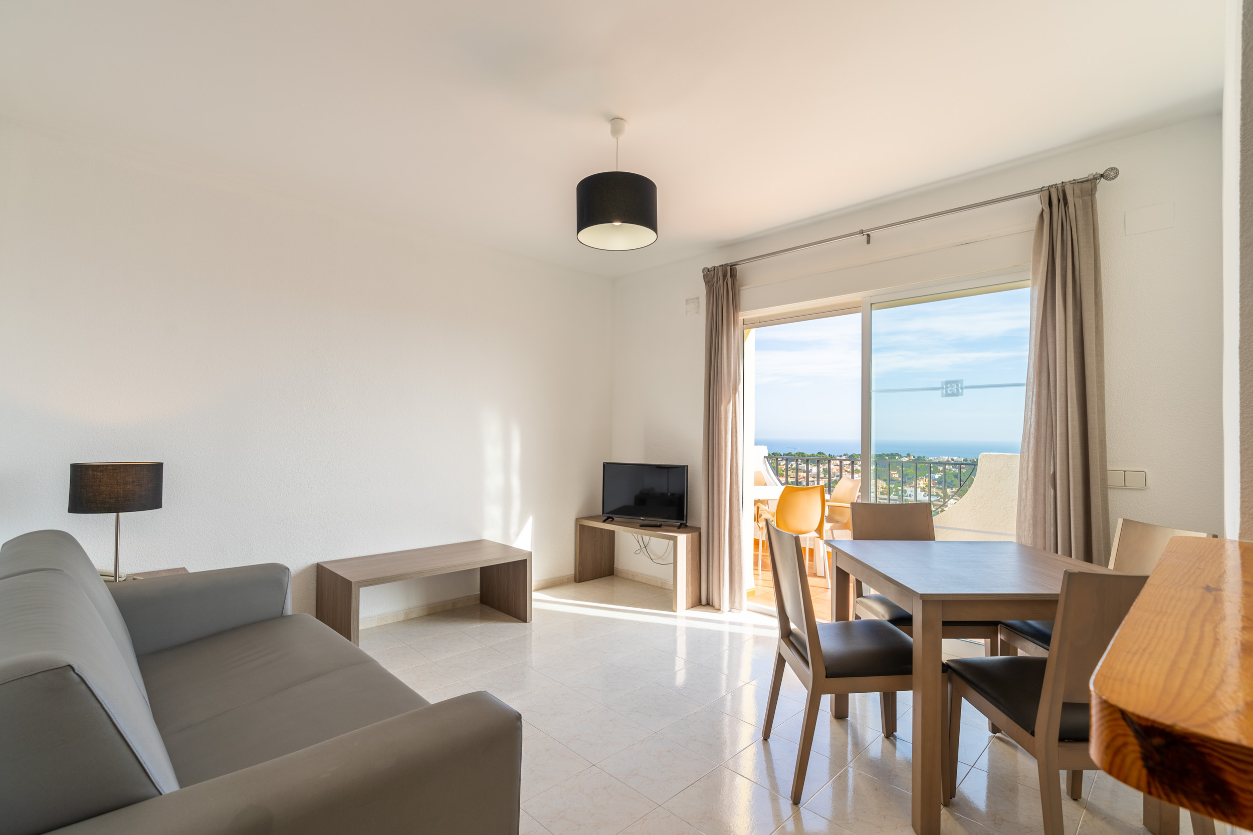 Bungalows y apartamentos con piscina en Calpe — imagen 4