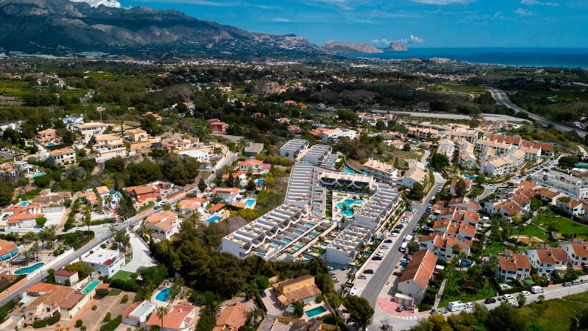 Apartamentos y bungalows con piscina en Alfaz del Pi